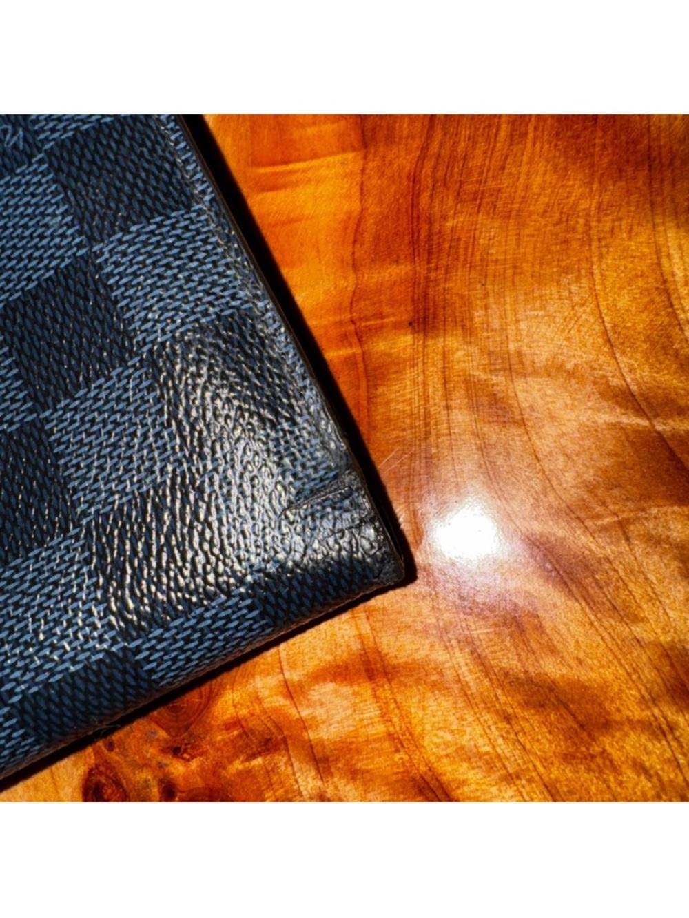 Louis Vuitton blue
Damier Graphite Pattern Coated
Canvas Bifold - Picture 9 of 12